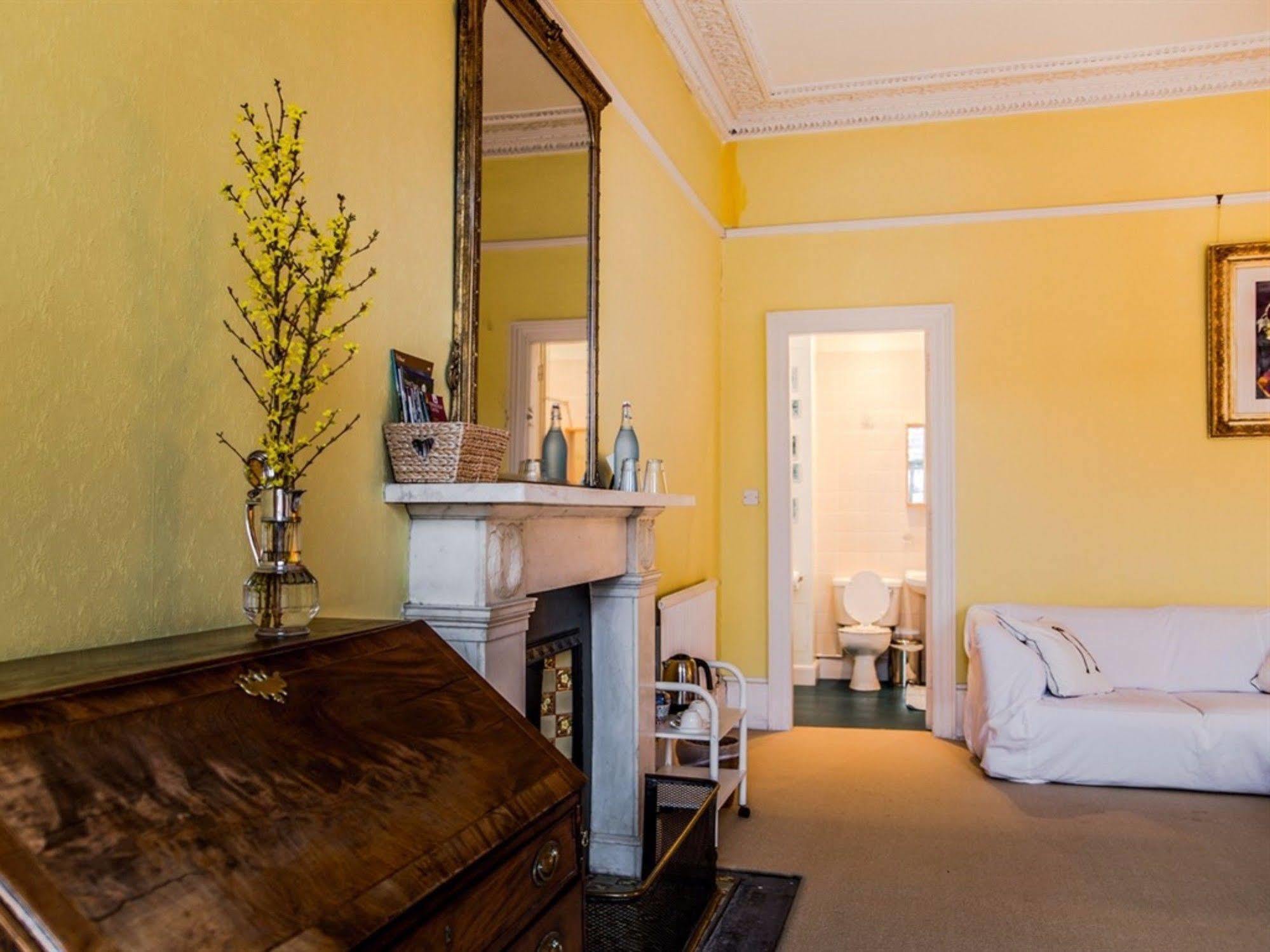 Winter Cherry Bed & Breakfast Эдинбург Экстерьер фото